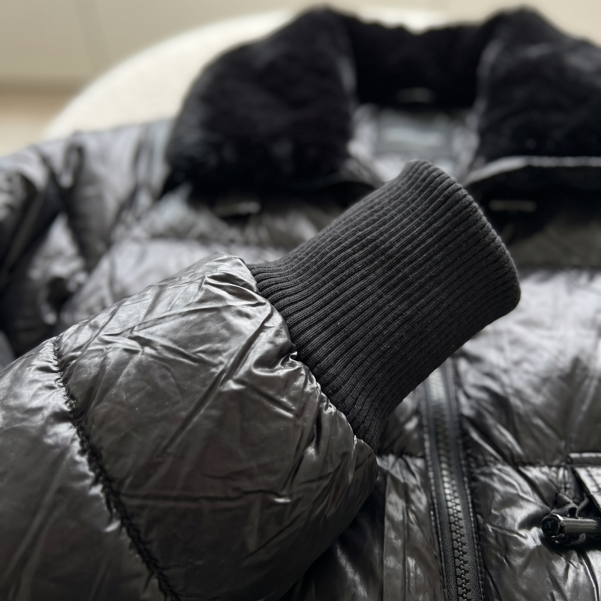 Fur Collar Padded Puffer Jacket - Black - fabric close-up