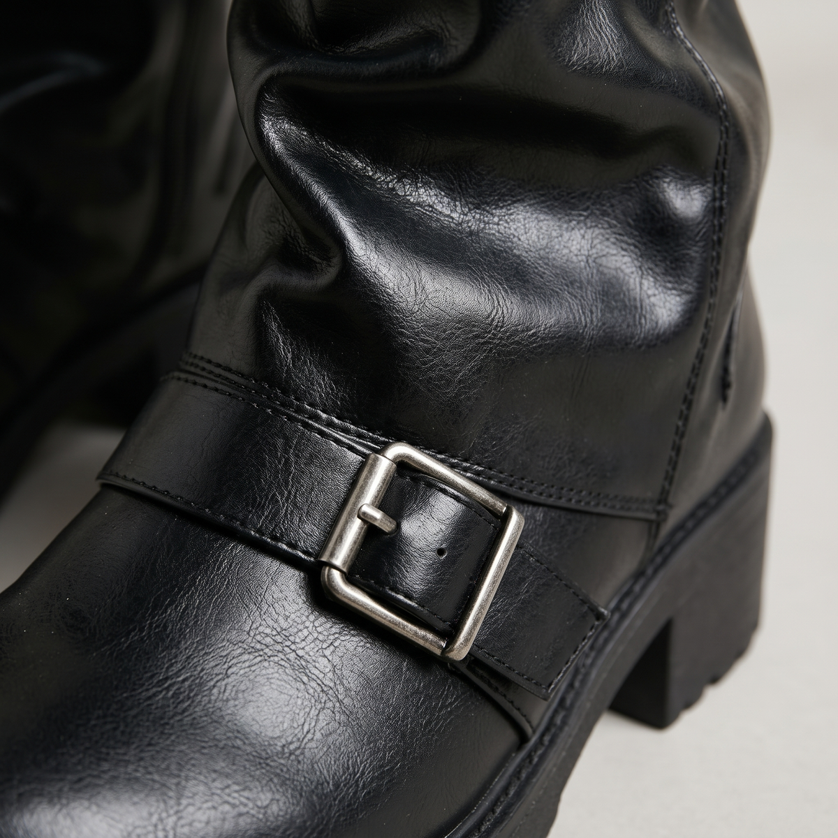 Round Toe Block Heels Boots - Black - close-up