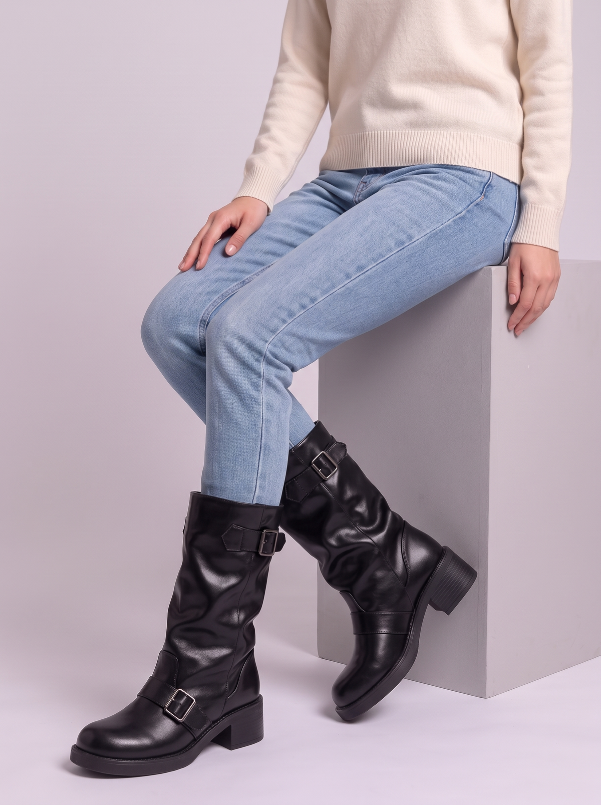 Round Toe Block Heels Boots - Black - seated